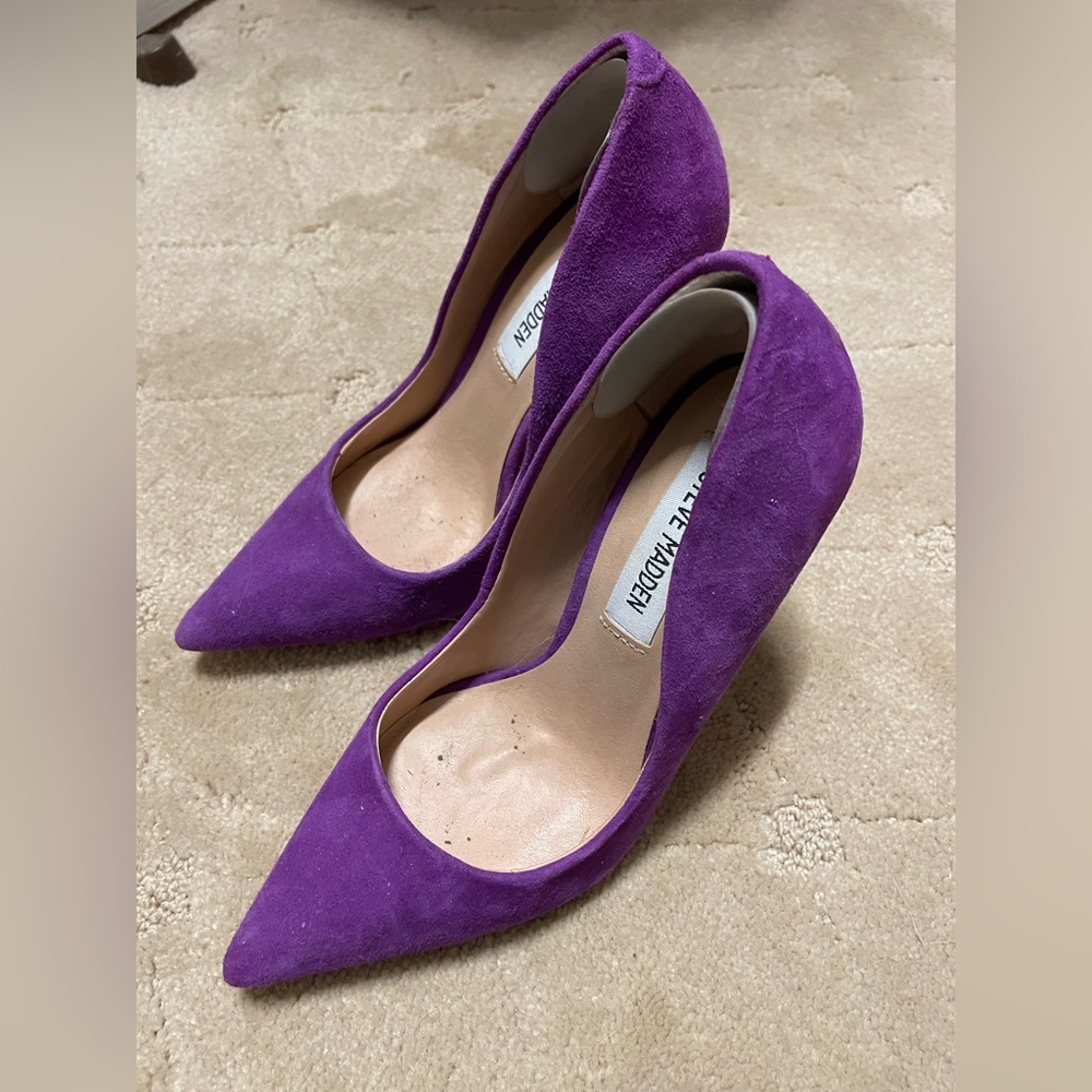 Steve Madden purple suede pumps in size 5.